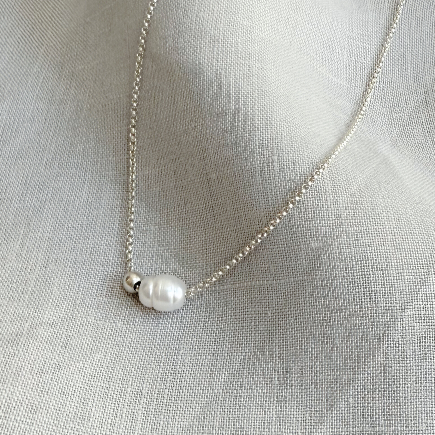IKI Freshwater Pearl Choker Necklace with a Single Pearl, Silver